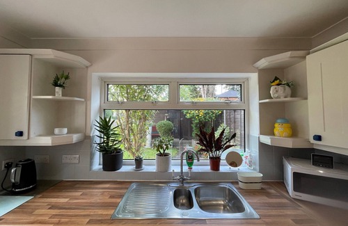 Runnymede Chalet De Esquí | Addlestone, Cosy Three Bedroom House