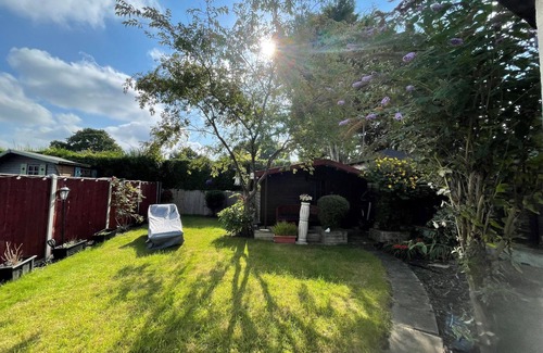 Runnymede Chalet De Esquí | Addlestone, Cosy Three Bedroom House