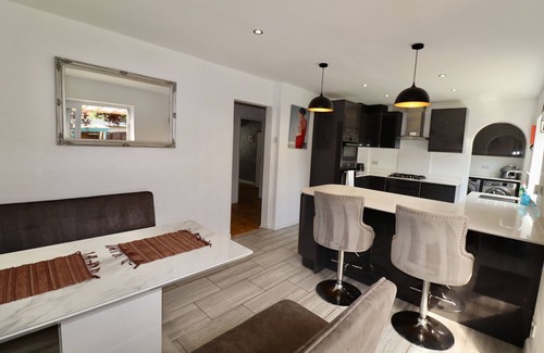 Runnymede Chalet De Esquí | Addlestone Spacious Four Bedroom House
