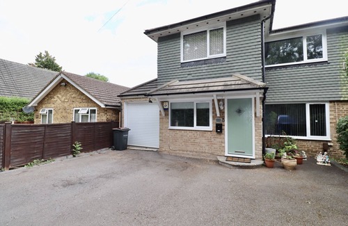 Runnymede Chalet De Esquí | Addlestone Spacious Four Bedroom House