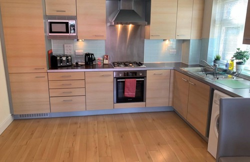 Runnymede Apartamento | Addlestone - Stylish / Modern - Two Bedroom (Two Bathroom) Apartment
