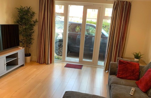 Runnymede Apartamento | Addlestone - Stylish / Modern - Two Bedroom (Two Bathroom) Apartment