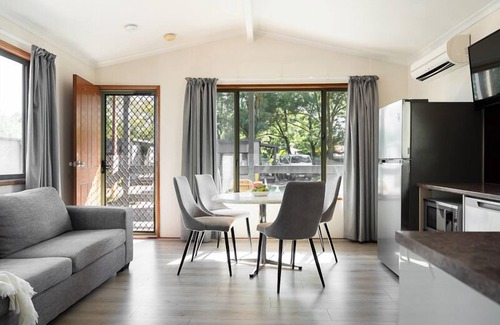 Hackney Otro | Adelaide Caravan Park