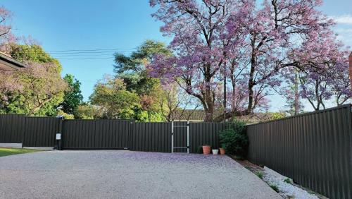 Glen Osmond Casa | Adelaide Escape and Business-3Bath Full Kitchen Fast Wifi 3TV-for large families and group