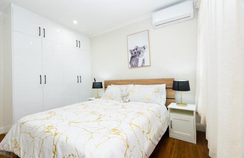 Glen Osmond Casa | Adelaide Escape and Business-3Bath Full Kitchen Fast Wifi 3TV-for large families and group