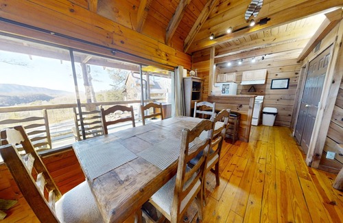 Townsend Cabina | Adelaide's Den 2 Bedroom Cabin by RedAwning