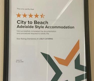 Everard Park Casa | Adelaide Style Accommodation - City to Beach - Free WIFI - Free 3 car parking - Great location