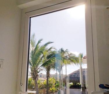Opal Apartamento | Adele's Apartment with Pool, 5 minutes walk to the beach