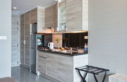 Nana Hotel | Adelphi Suites Bangkok