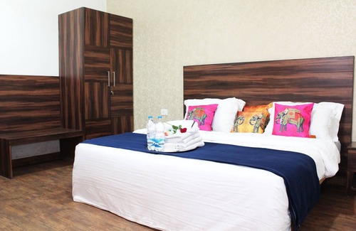 Neemrana Hotel | Adhunik Hotel Neemrana