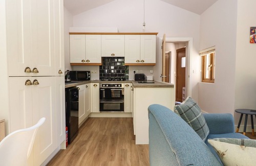 Bideford Cabaña | ADIPIT STABLES, romantic, with a garden in Bideford