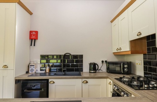 Bideford Cabaña | ADIPIT STABLES, romantic, with a garden in Bideford