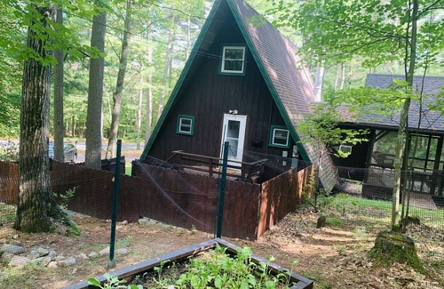 Jay Casa | Adirondack A-frame Cabin across from Lake