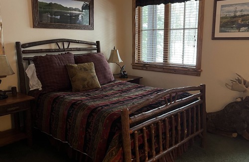 Lake Placid Cabina | Estilo de Adirondack: LAS TARIFAS DE VACACIONES SE APLICARÁN POR NUEVOS AÑOS DE SEMANA Y 6-7 noches