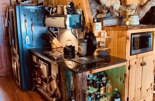 Wells Casa | Adirondack Mt. 4 Temporada Lakefront Cabin en Lake Algonquin, Wells, NY.