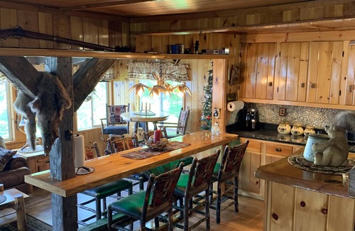 Wells Casa | Adirondack Mt. 4 Temporada Lakefront Cabin en Lake Algonquin, Wells, NY.