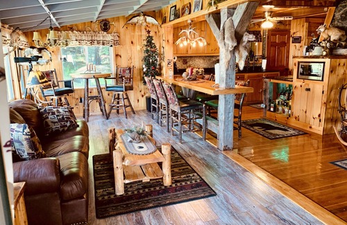 Wells Casa | Adirondack Mt. 4 Temporada Lakefront Cabin en Lake Algonquin, Wells, NY.