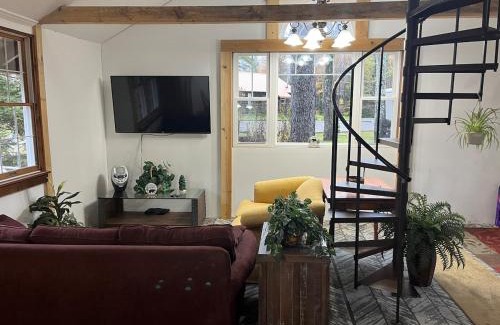 Arietta Casa | Adirondack Trailside Cabin