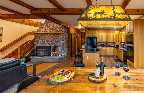 Broadalbin Casa | Adirondacks Getaway w/ Hiking Trails. 5-Min from Lake. Pet-Friendly!