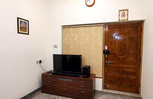 Jabalpur Apartamento | Aditya Premium HomeStay- Furnished Air Conditioned- 2BHK