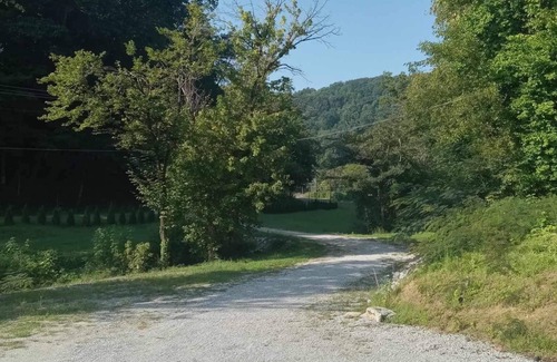 Rocky Top Casa | Adjacent to Windrock Park easy highway access.