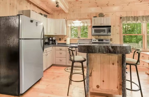 Jay Cabina | ADK Cabin | River Access | Hot Tub | Dog Friendly