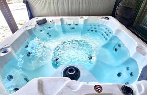 Jay Cabina | ADK Cabin | River Access | Hot Tub | Dog Friendly