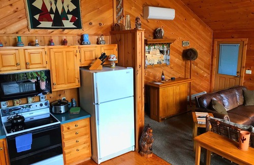 Corinth Cabina | ADK Log Cabin - Para los amantes de la naturaleza y el vino. Cerca de Bodega LRH, LG y Saratoga.