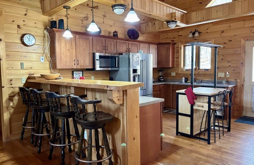Jay Cabina | ADK Log Cabin | Hot Tub | Game Room | Dog Friendly | Fenced-In Yard | Fire Pit