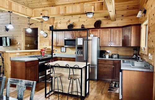 Jay Cabina | ADK Log Cabin | Hot Tub | Game Room | Dog Friendly | Fenced-In Yard | Fire Pit