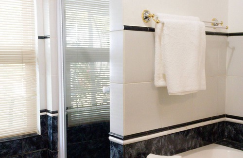 Oudtshoorn Casa | Adley House Guesthouse