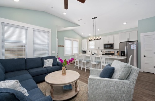 Corolla Light Casa | Admiral's Abode - Fully Loaded! Walk to the beach, Dogs ok!, Huge SW Pool!