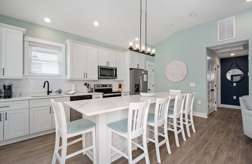 Corolla Light Casa | Admiral's Abode - Fully Loaded! Walk to the beach, Dogs ok!, Huge SW Pool!