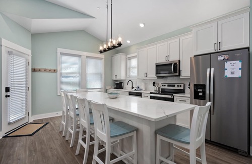 Corolla Light Casa | Admiral's Abode - Fully Loaded! Walk to the beach, Dogs ok!, Huge SW Pool!