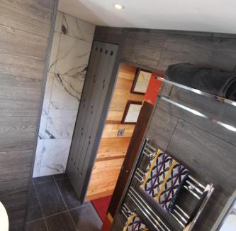 Dartmouth Casa | Admiral's Quarters