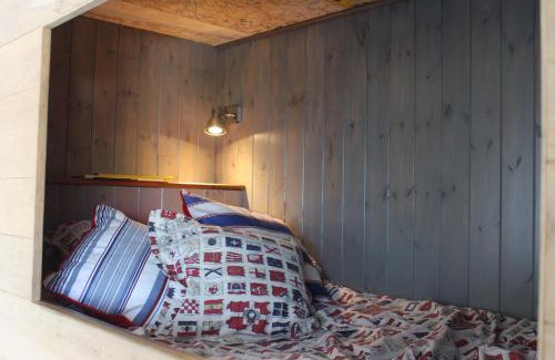 Dartmouth Casa | Admiral's Quarters