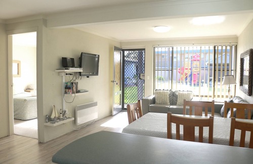 Merimbula Apartamento | Admirals Lodge: Unit 4: Pet friendly (No yard)