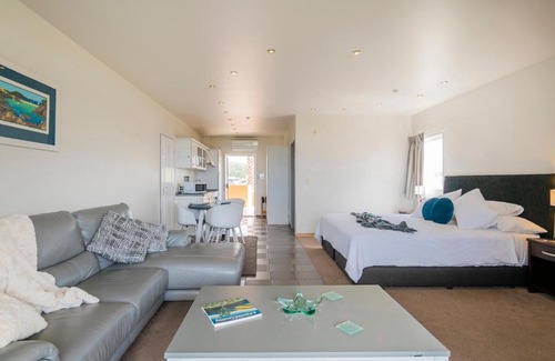 Whitianga Casa | Admiralty Aerie 209 - Whitianga Studio Holiday Apartment
