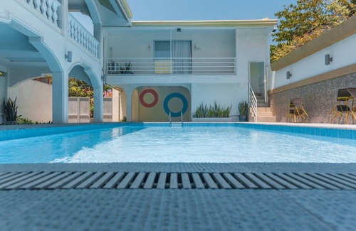Pansol Villa | ADMIRIA 1 Resort se puede utilizar para fiestas / fiestas íntimas / pequeñas / familiares.