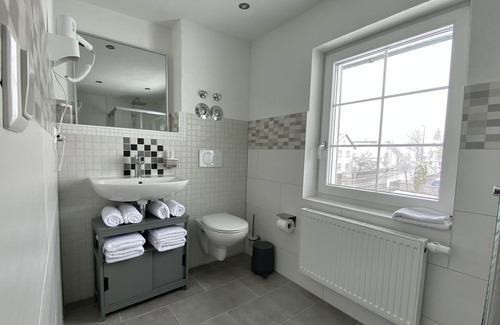 Koetz Apartamento | ADN Apartments XL, Minimalist & Modern