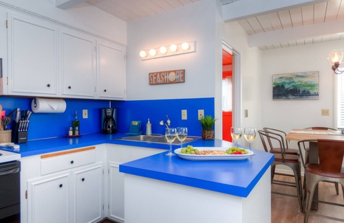 Gearhart Casa | AllDecked Out: Enorme patio cercado, jacuzzi, pozo de fuego, perro OK, paseo corto a la playa