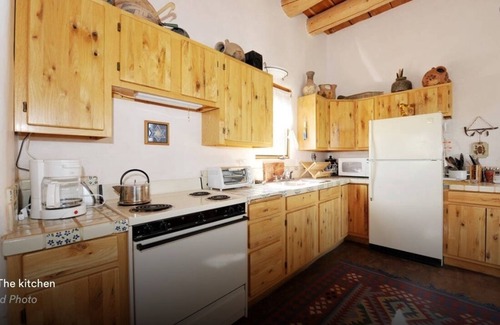 Canoncito Casa | Adobe casita en 12 acres de desierto alto