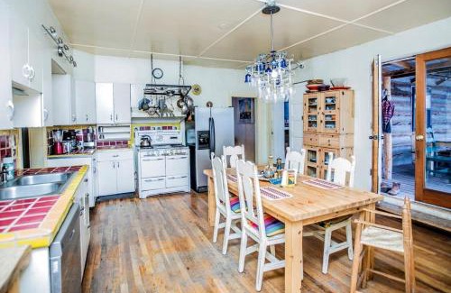 San Cristobal Casa | Adobe Cottage on Organic Farm Stay near Taos, New Mexico