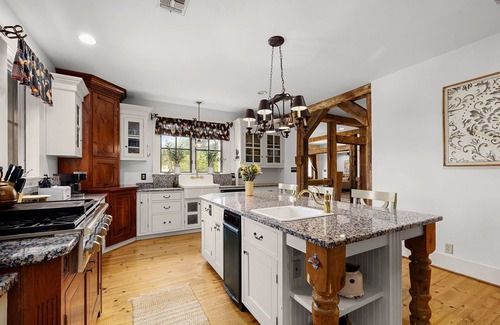Fredericksburg Otro | Adobe Creek Ranch - Sleeps up to 14, Hot Tub & Fire Pit