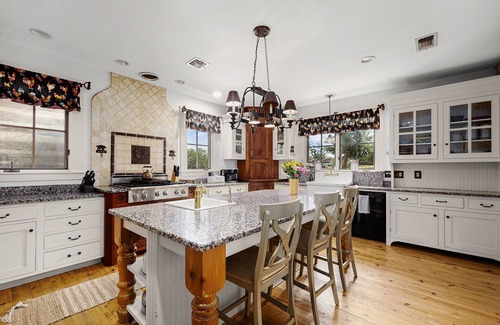 Fredericksburg Otro | Adobe Creek Ranch - Sleeps up to 14, Hot Tub & Fire Pit