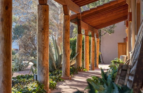 Oak Creek Apartamento | Adobe Hacienda- Sedona Suite 1 Bedroom Apts by RedAwning