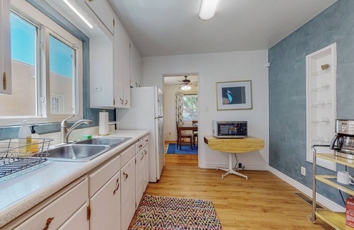 Highland Business Casa | Adobe Home, 2bd/1ba, Garage, Dog
