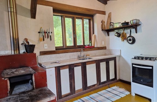 Paulo Lopes Cabina | Adobe Refuge. Comfort and peace in the Atlantic Forest, close to the beaches of southern SC