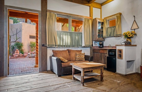 Oak Creek Villa | Adobe Village Inn by RedAwning