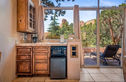 Oak Creek Villa | Adobe Village Inn by RedAwning